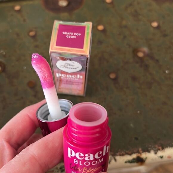 1 LEFT! Too Faced Peach Bloom Lip & Cheek Tint Grape For Glow - Picture 4 of 5